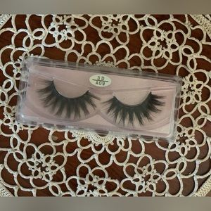 FARRED Faux Mink Lashes 3D Medium Length Vegan Eyelashes  NWT
